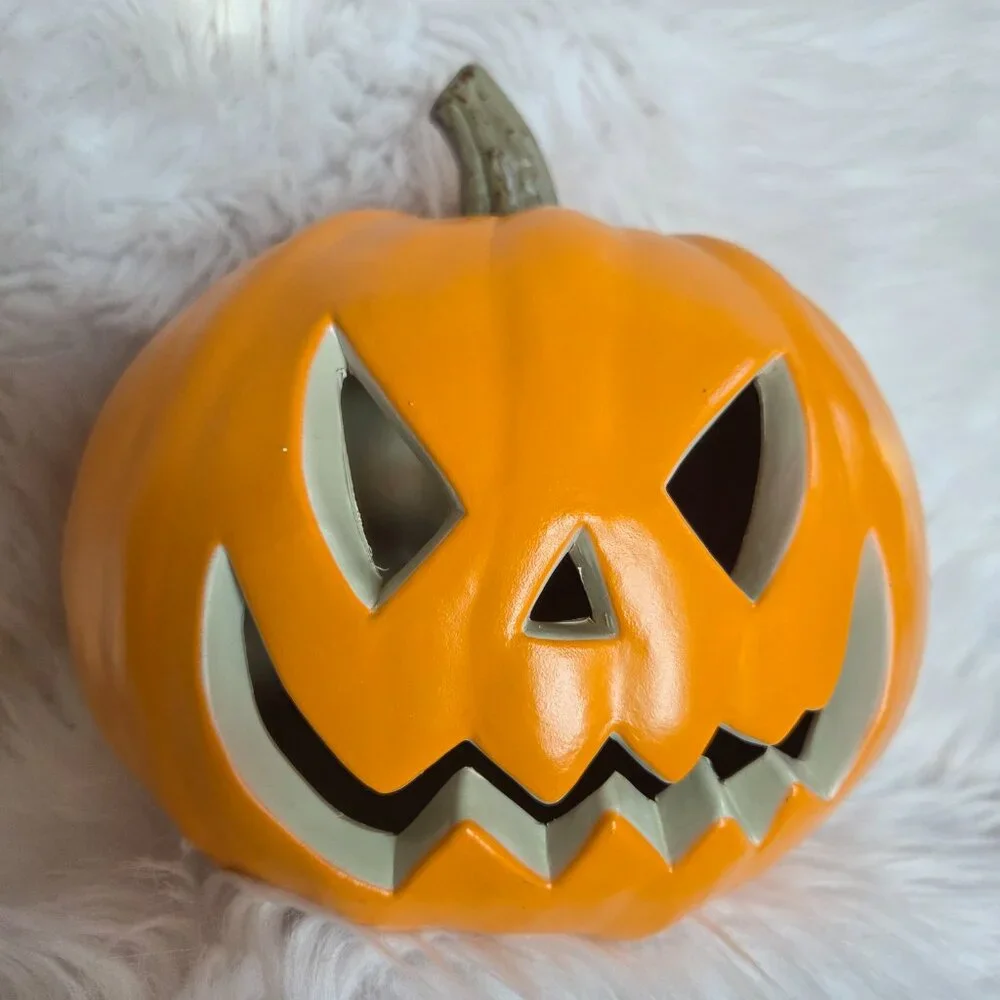 Halloween 2 Pumpkin Light Up 2 Cat Pillowcases Bloody Garland Soap Dispenser